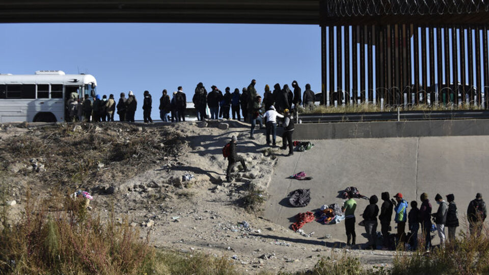 ABD, düzensiz göçmenleri kayıt altına alacak
