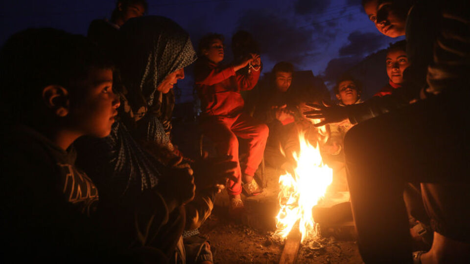 Gazze'de 2 aylık bebek soğuktan ötürü hayatını kaybetti
