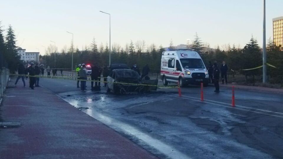 Araçtaki yangında can verdiler: 1'i bebek 2 ölü, 2 yaralı