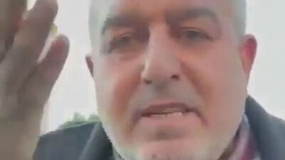 Öfke krizi! Araca tükürdü