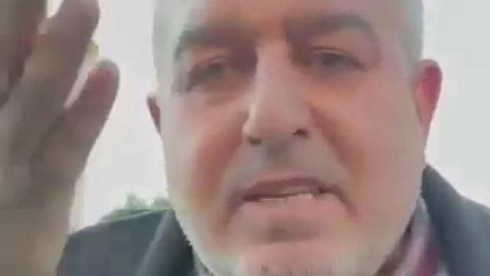 Öfke krizi! Araca tükürdü