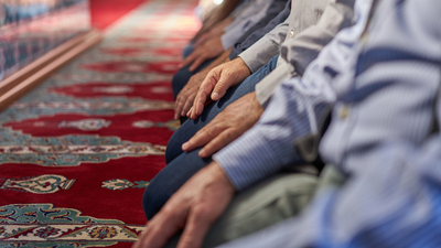 Öğle namazı kılınışı