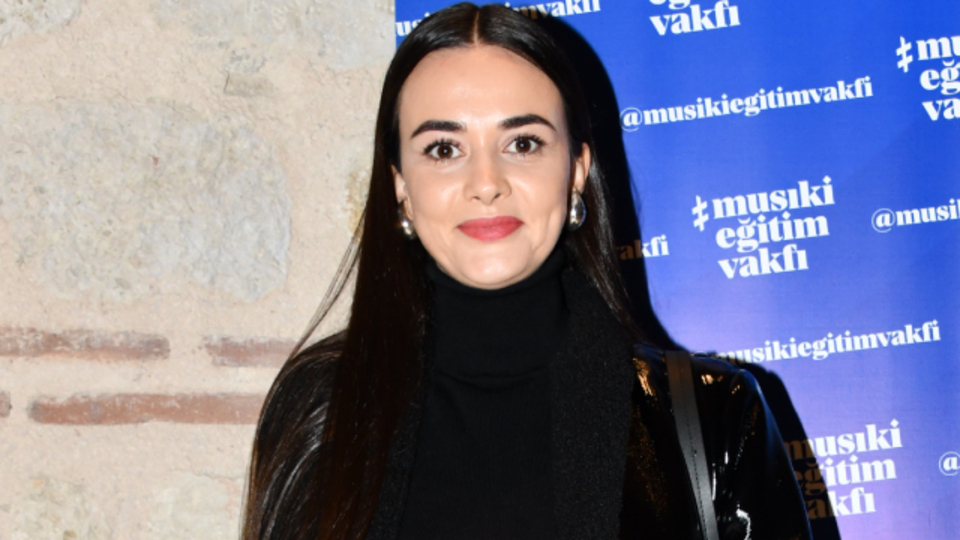 "Onu görünce şarkı söyletin"