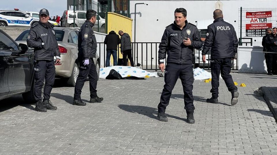 Buket çocuklarını okuldan alacaktı... Eski eşe yaylım ateşi!