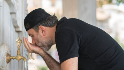 Abdest alırken konuşmak