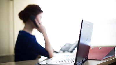 Gece çalışan kadın işçiye servis