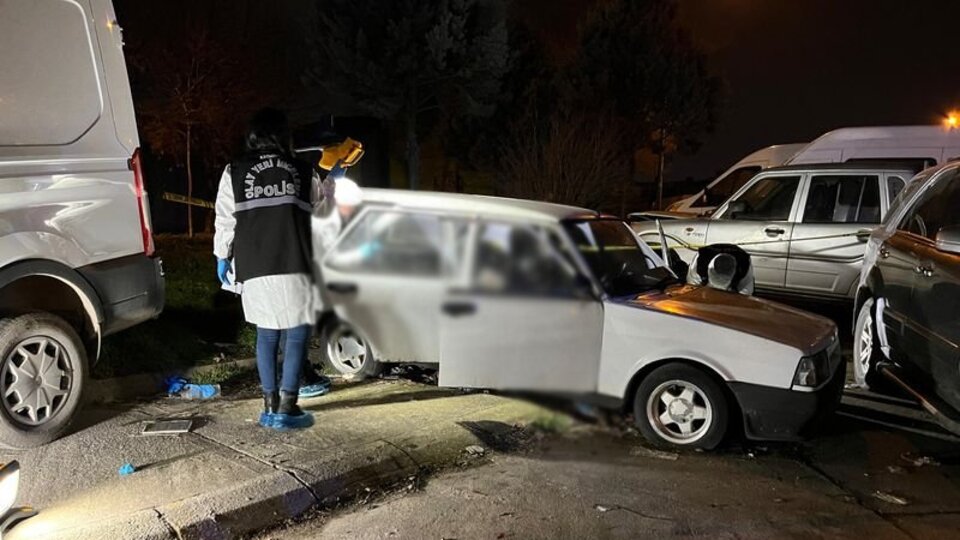 Otomobilde başından vurulmuş halde bulundu