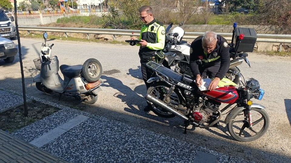 Manavgat'ta plakasız motosikletlere ceza