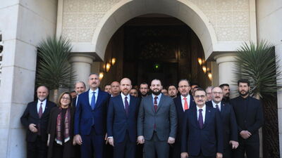 Bilal Erdoğan Emevi Camii'nde namaz kıldı