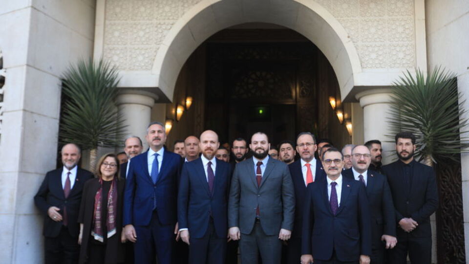 Bilal Erdoğan Emevi Camii'nde namaz kıldı