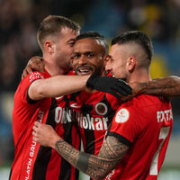 G.Birliği 3 puanı 3 golle aldı