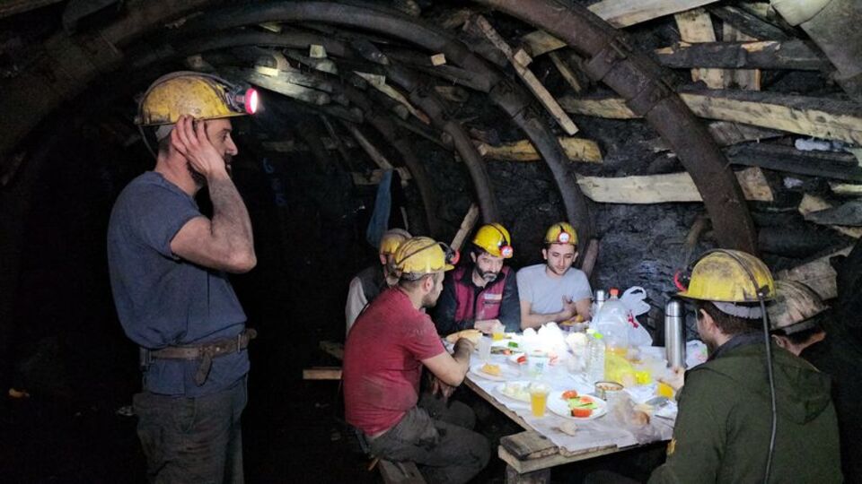 Madencilerden yerin 200 metre altında ilk sahur