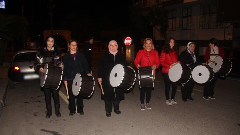 Kadın ramazan davulcularından ilk mesai