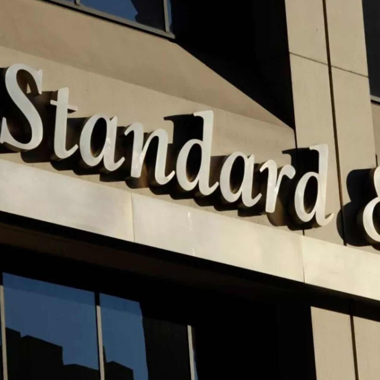 S&P, Fransa'nın kredi notu görünümünü negatife çevirdi