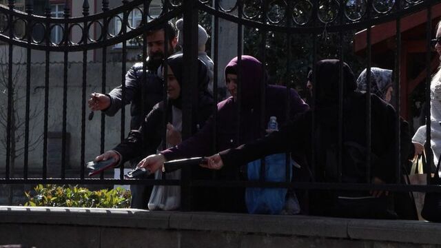 Ramazan ayının ilk gününde Oruç Baba Türbesi