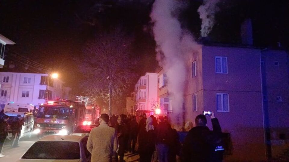 Apartmanın bodrum katında yangın