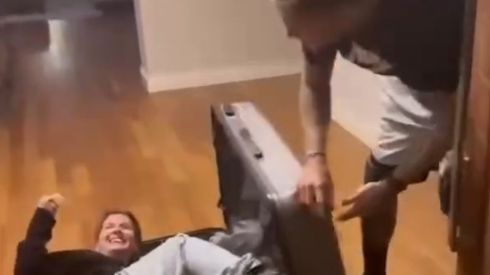 Bavuldan sevgilisi çıktı