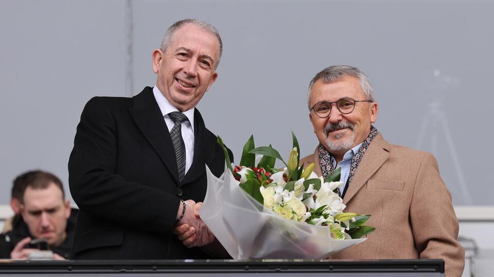 Kasımpaşa'dan Galatasaray'a çiçek