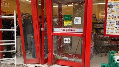 Fren yerine gaza bastı, markete daldı