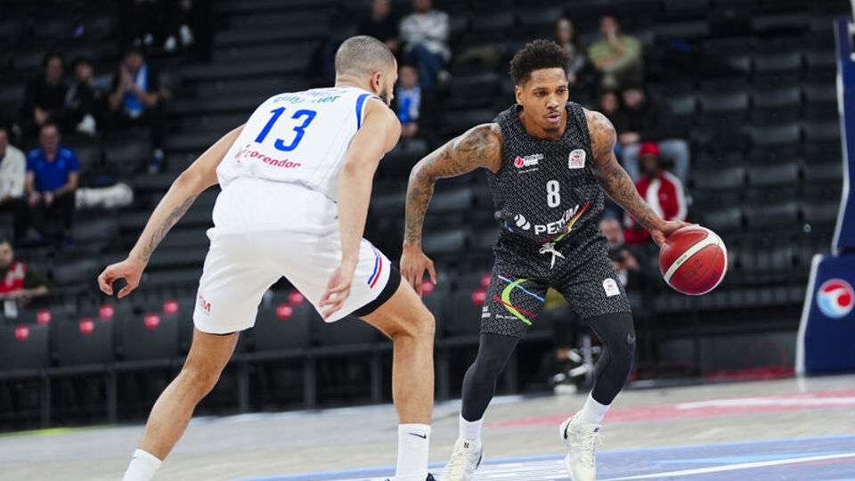 Aliağa Petkimspor, Anadolu Efes'i İstanbul'da yendi!