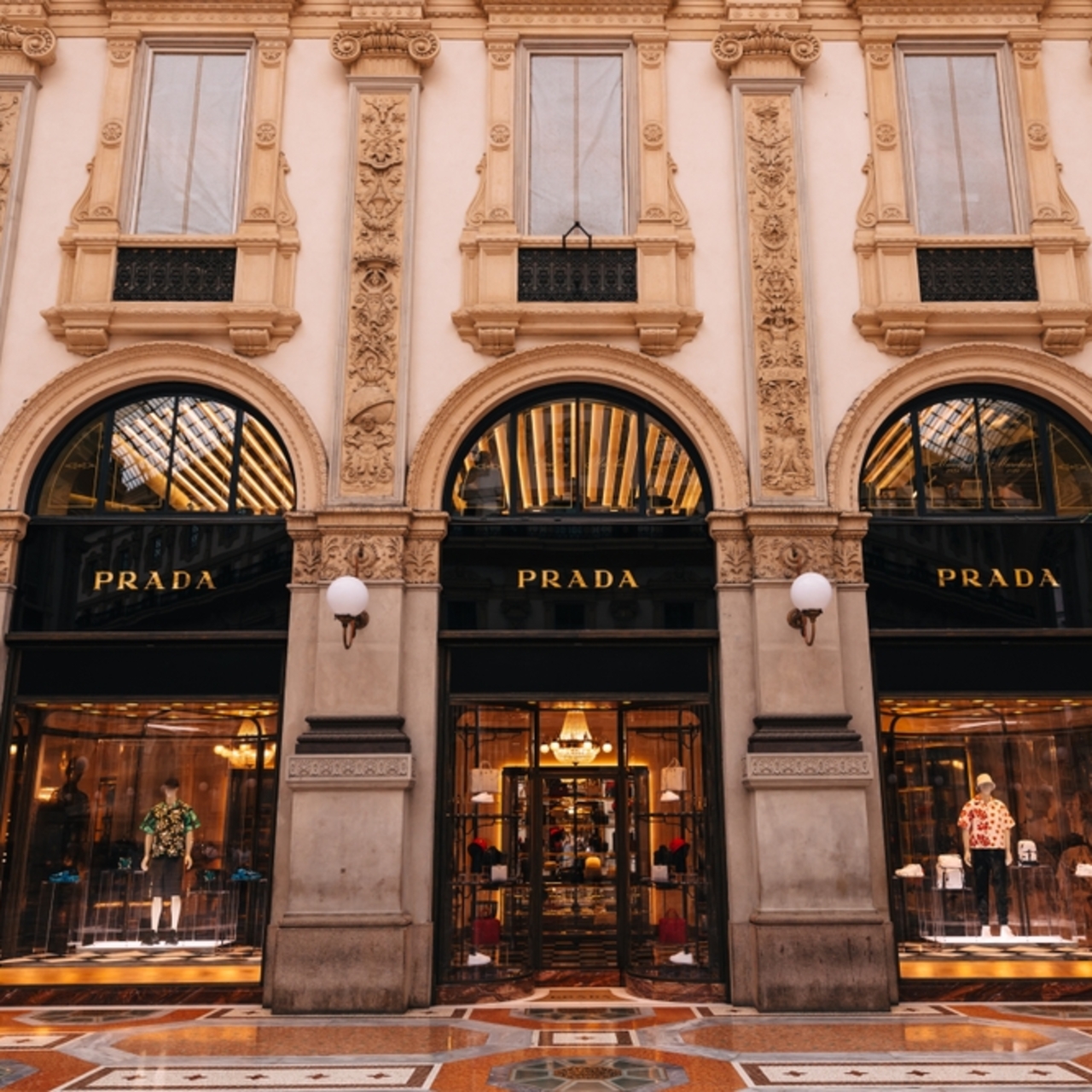 Prada, Versace'yi satın alıyor