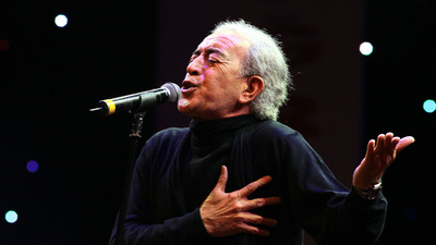 "İster alkışlarla gönderirler ister çiçeklerle..."