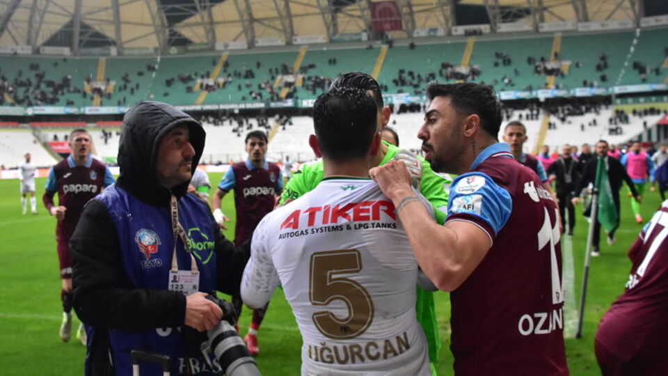 Konyaspor'da uzatma dakikalarında kavga çıktı!