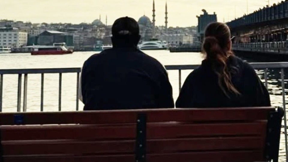 Oturdukları bank, 'Turistik yer' oldu