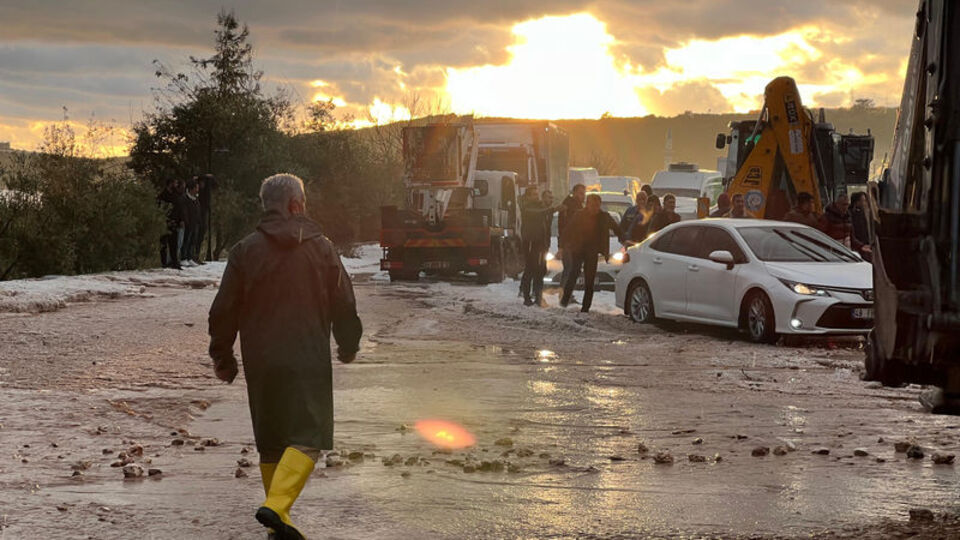 Sağanak yağmur, fırtına ve toz uyarısı