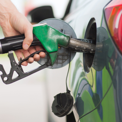 Benzine indirim, motorine zam