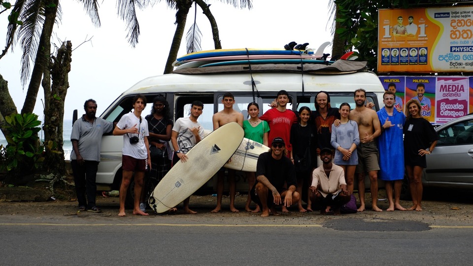 Depremden etkilenen Hataylı çocuklar Sri Lanka'da