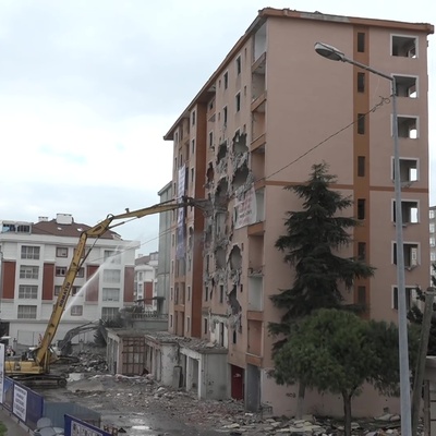 Büyükçekmece'de 160 konutun yıkımına başlandı