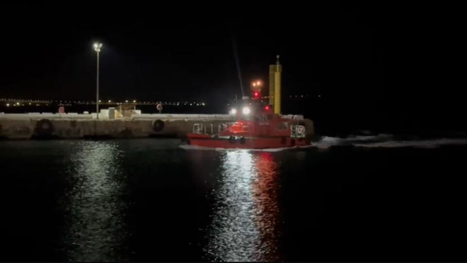 Çanakkale Boğazı'nda kılavuz kaptan denize düştü