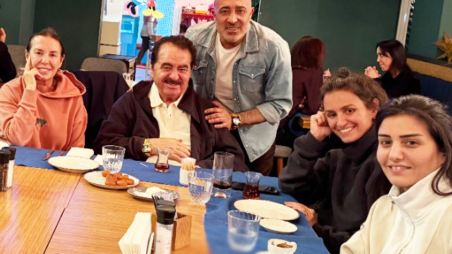 Eski eşi ve kızıyla iftarda bir araya geldi