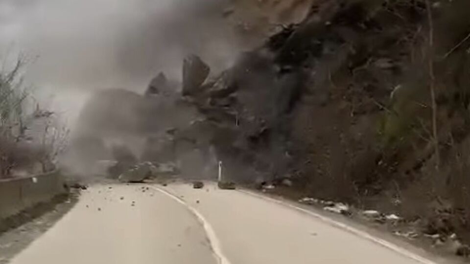 Karayolunda heyelan paniği!