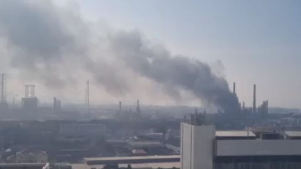Bakü'de petrol rafinerisinde yangın çıktı