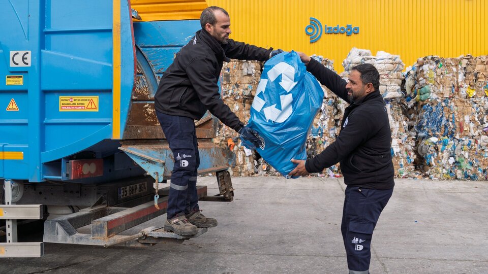 İzmir'de ayrıştırılmış atıklar evlerden toplanacak