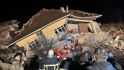 Sinop'ta heyelan! 3 ev yıkıldı, 4 kişi yaralandı