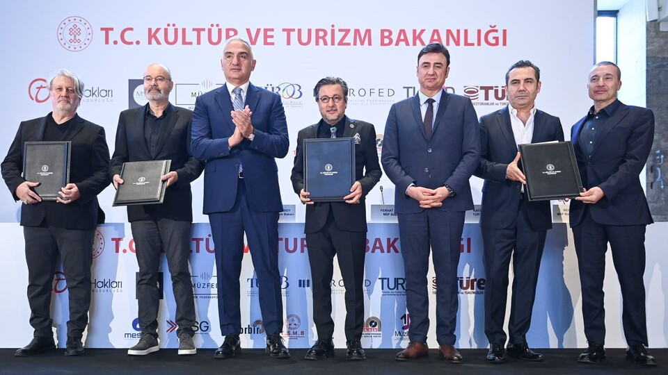 Tarihi imzalar atıldı