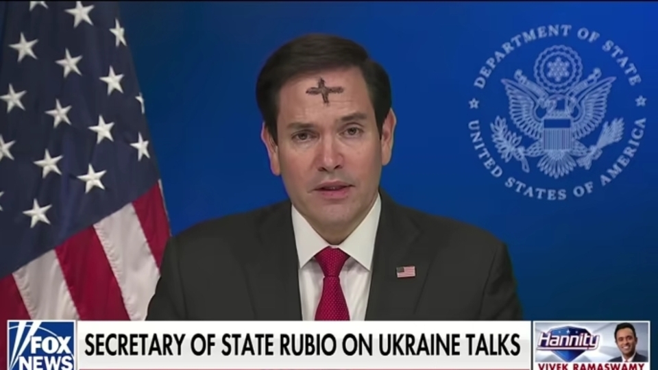 ABD'li Bakan yayına alnında 'haç' işaretiyle çıktı