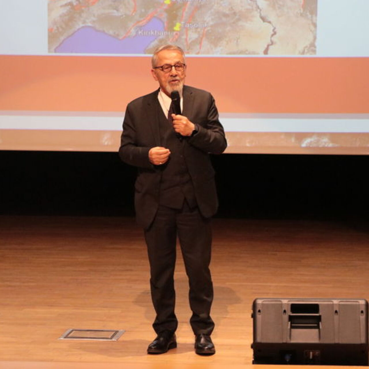  Prof. Dr. Naci Görür'den zemin uyarısı! "Çürük"