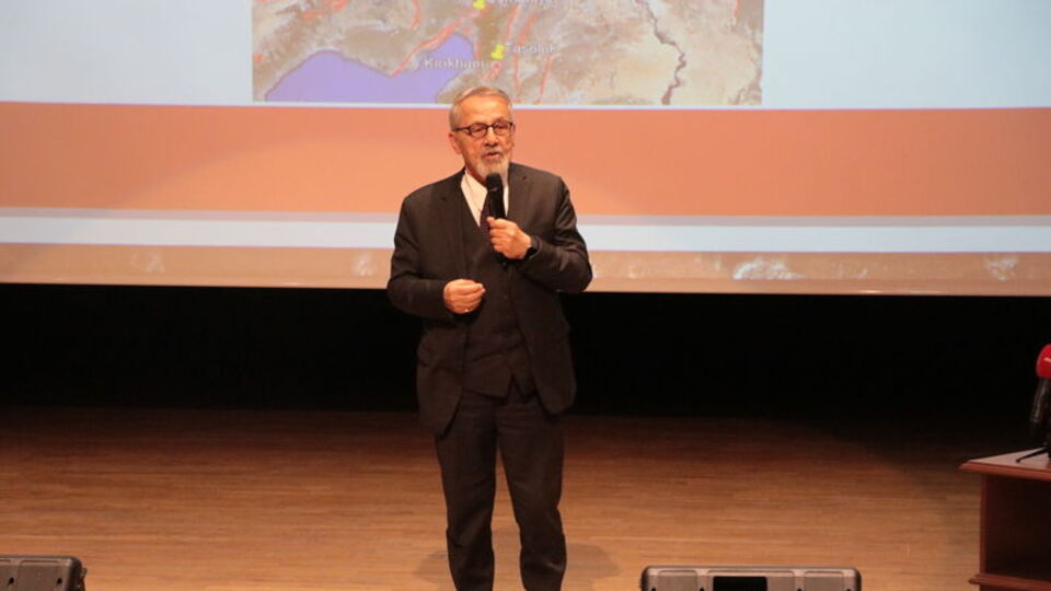 Prof. Dr. Naci Görür'den zemin uyarısı! "Çürük"