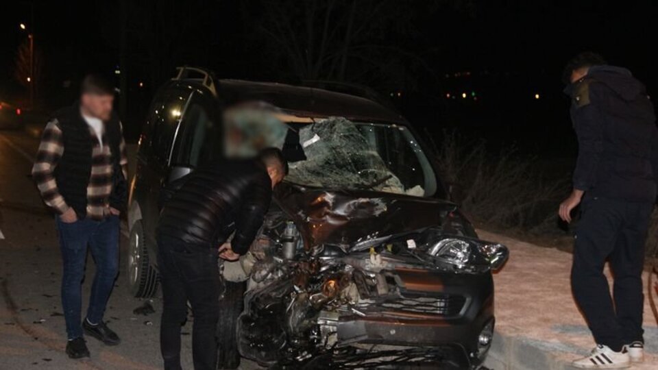 Kafa kafaya çarpıştılar! 2 ölü, 1 yaralı