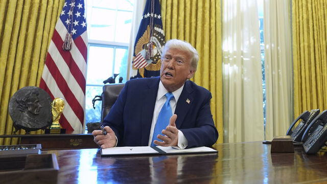 Trump'tan gümrük vergilerinde muafiyet adımı