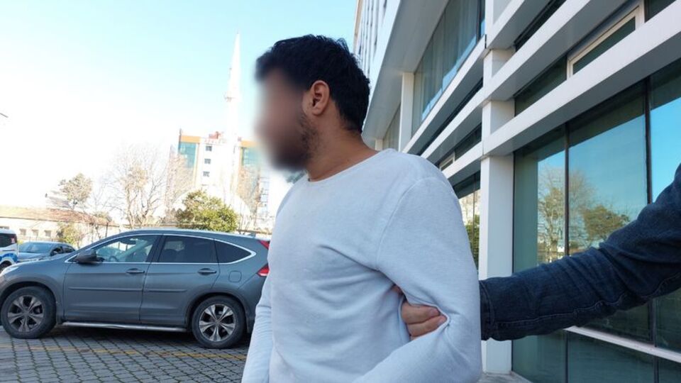 Yolda yürüyen kadını sözle taciz etti! Elmacık kemiğini kırdı!