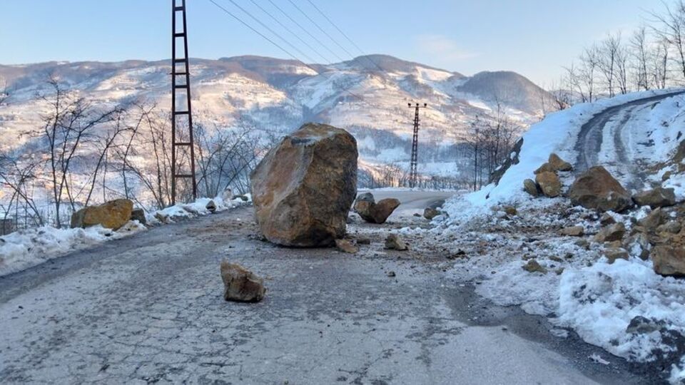 Ordu'da eriyen karın ardından heyelan