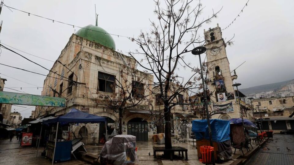 İsrail askerleri camiyi ateşe verdi