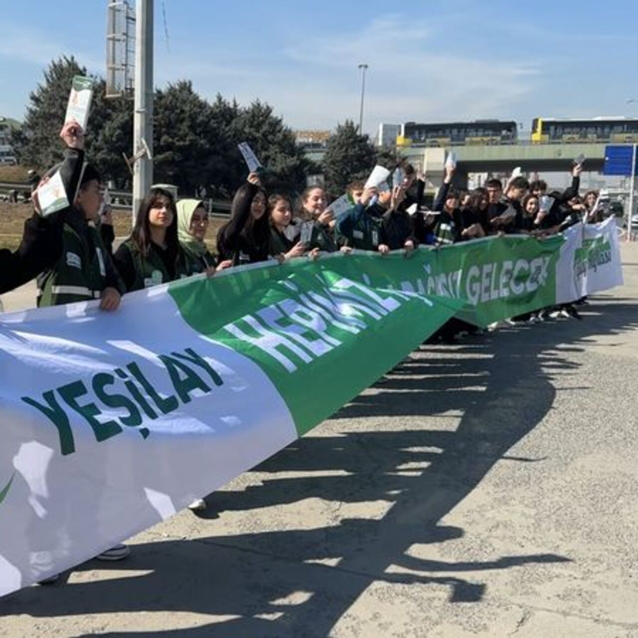Liselilerden bağımlılıkla mücadele yürüyüşü