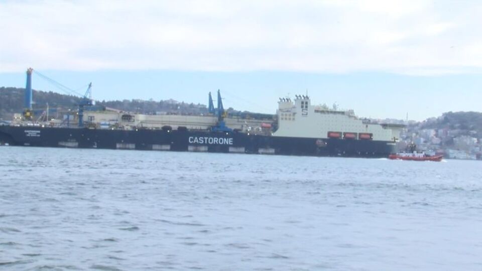 'Castorone' İstanbul Boğazı'ndan geçti