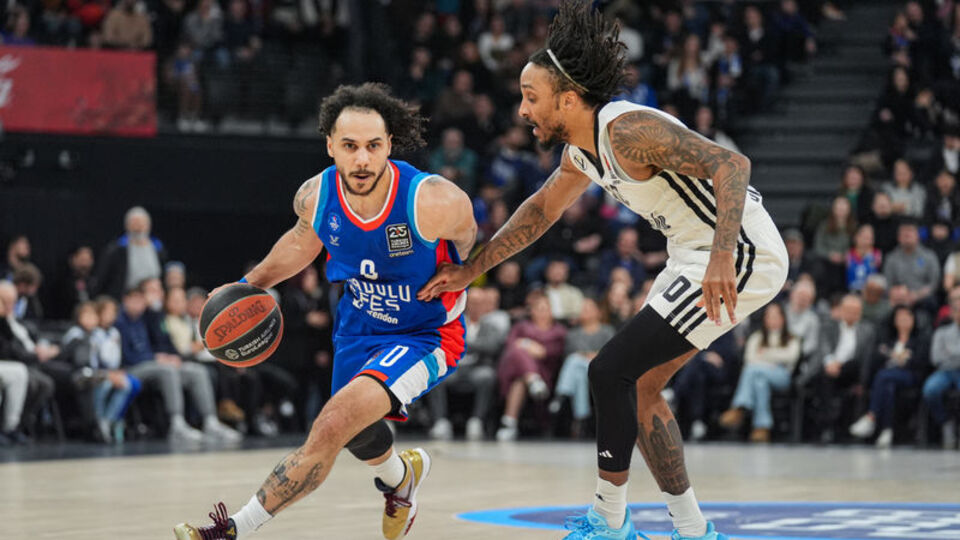 Anadolu Efes evinde farklı kazandı!